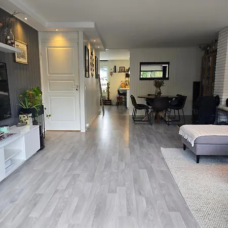 Exclusive Three-story Near The Center *