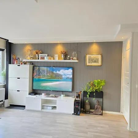 Exclusive Three-story Near The Center *